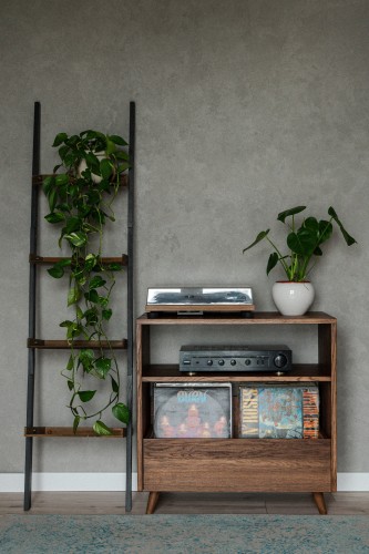 szafka-na-gramofon-i-plyty-winylowe-01-optimized.jpg