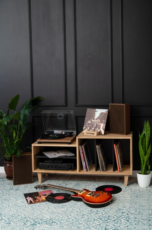 szafka-na-plyty-winylowe-i-gramofon.jpg