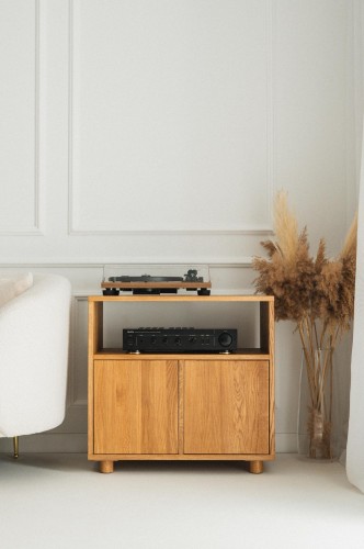 szafka-na-plyty-winylowe-i-gramofon.jpg