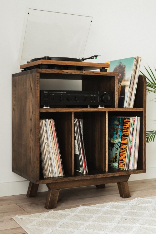 szafka-na-plyty-winylowe-i-gramofon.jpg