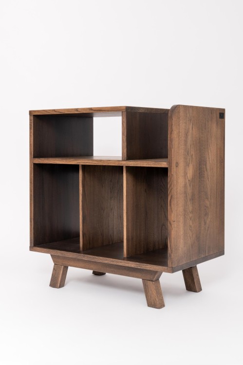 szafka-na-plyty-winylowe-i-gramofon.jpg