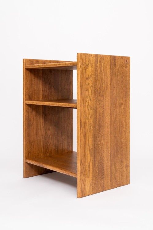 szafka-na-plyty-winylowe-i-gramofon.jpg
