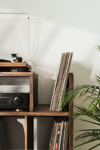 szafka-na-gramofon-i-plyty-winylowe-02.jpg